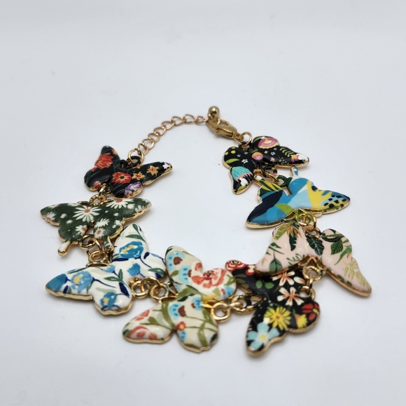 Charming gold tone multicolored butterfly charm bracelet!  Very pretty statement - Picture 1 of 6